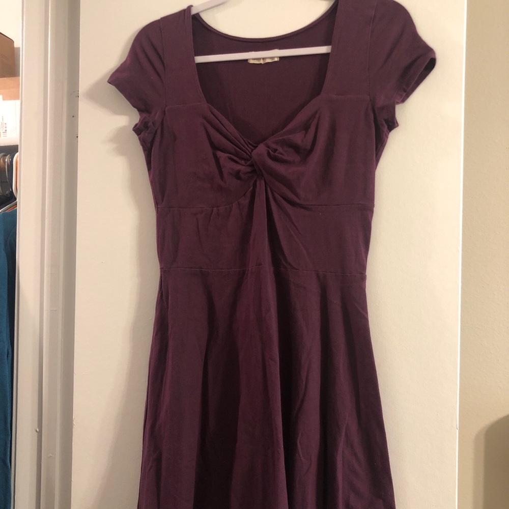 Purple Mini dress with v-neckline with twist